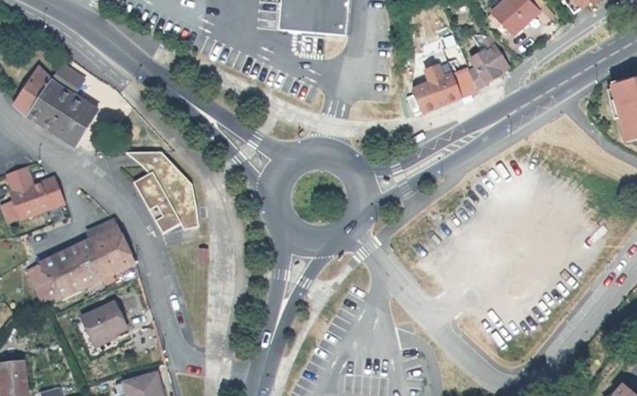 Vue aérienne du Rond-point anonyme n°29268062