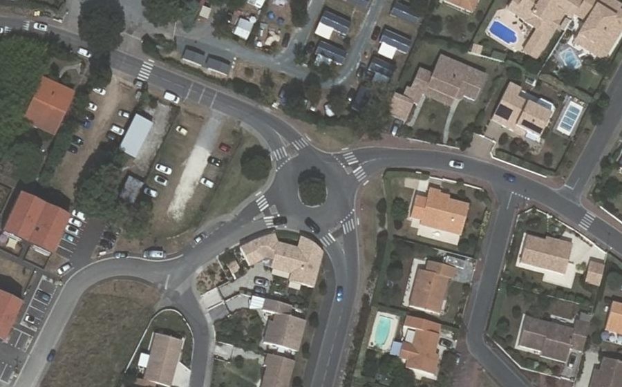 Vue aérienne du Rond-point anonyme n°292696995