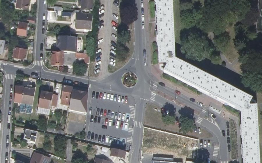 Vue aérienne du Rond-point anonyme n°292724994