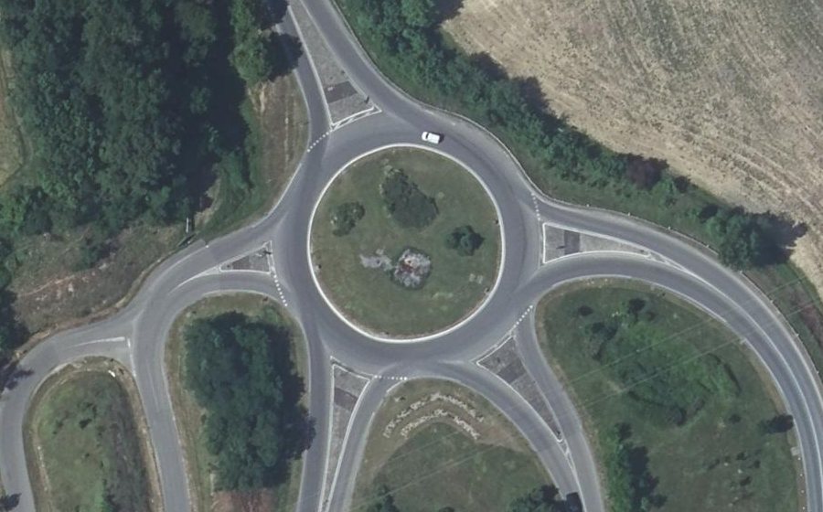 Vue aérienne du Rond-point anonyme n°29273203