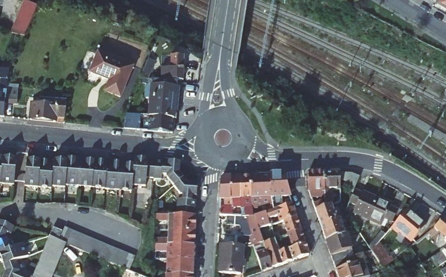 Vue aérienne du Rond-point anonyme n°292737349