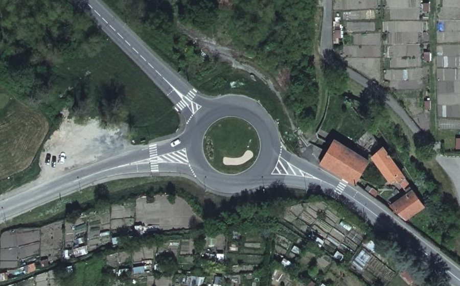 Vue aérienne du Rond-point anonyme n°29277795