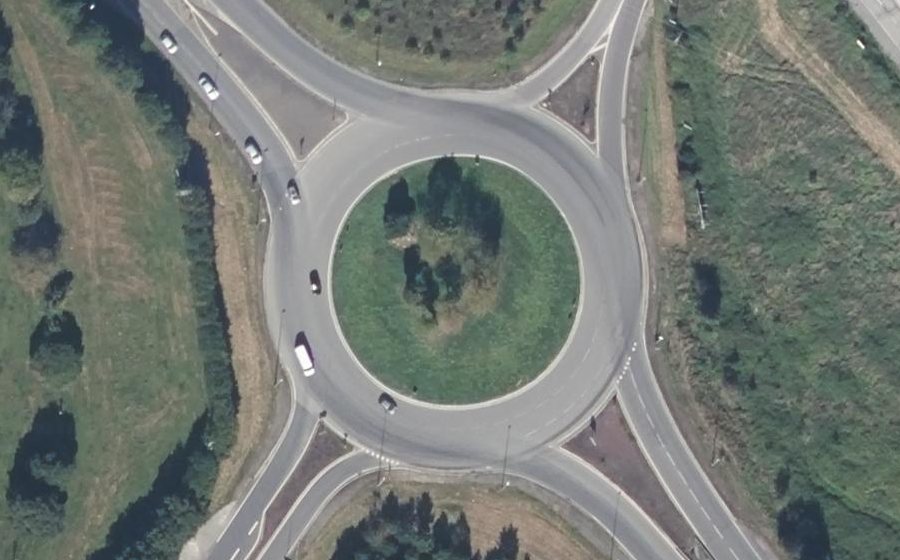 Vue aérienne du Rond-point anonyme n°292801259