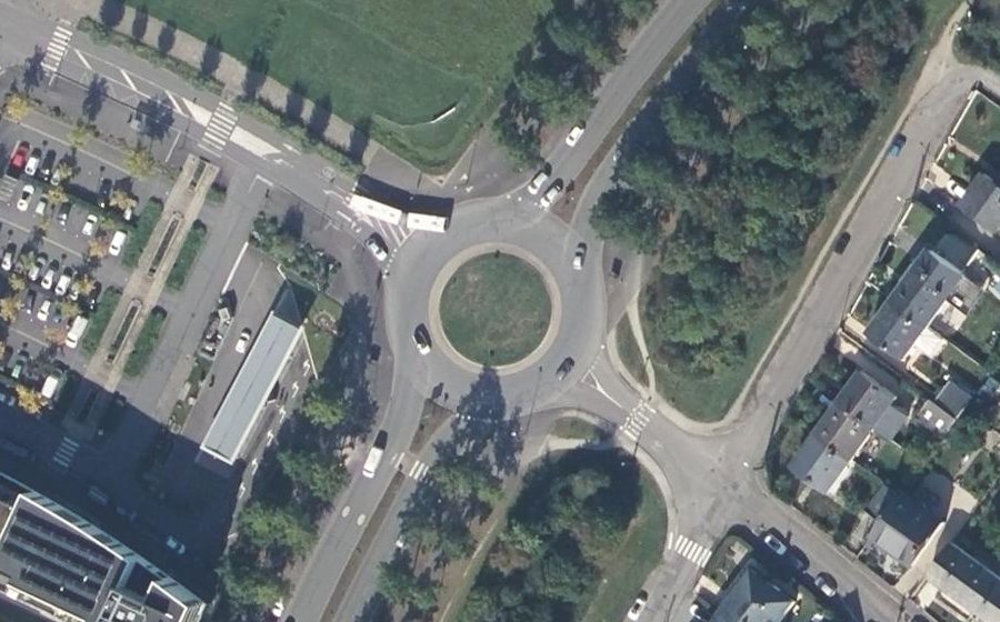 Vue aérienne du Rond-point anonyme n°292801326