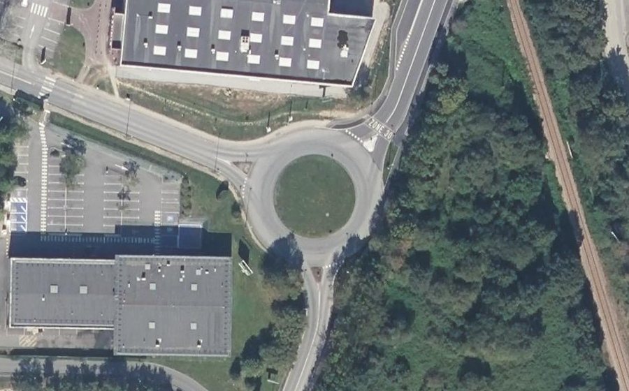 Vue aérienne du Rond-point anonyme n°292801331