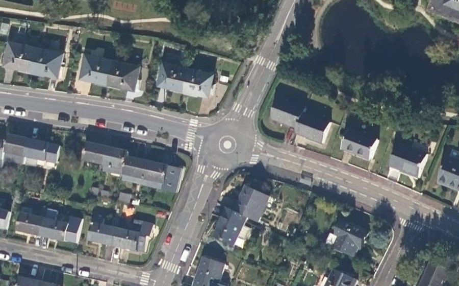 Vue aérienne du Rond-point anonyme n°292801351