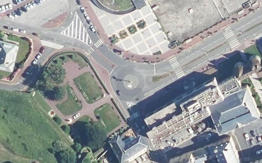 Vue aérienne du Rond-point anonyme n°29280416