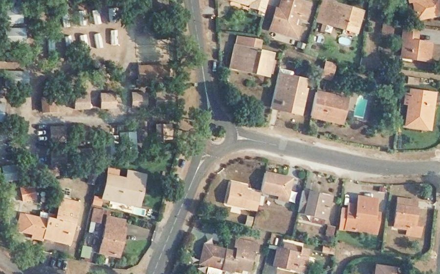 Vue aérienne du Rond-point anonyme n°292804651