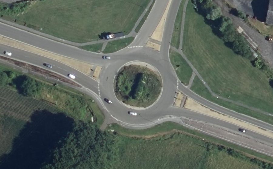 Vue aérienne du Rond-point anonyme n°29280759