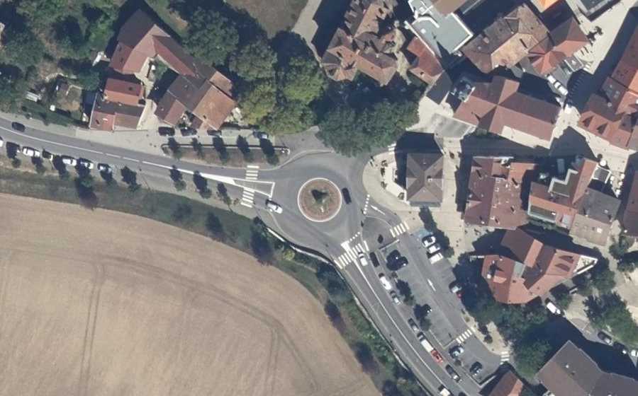 Vue aérienne du Rond-point anonyme n°29281608