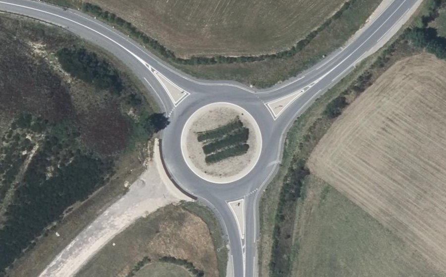 Vue aérienne du Rond-point anonyme n°292835489