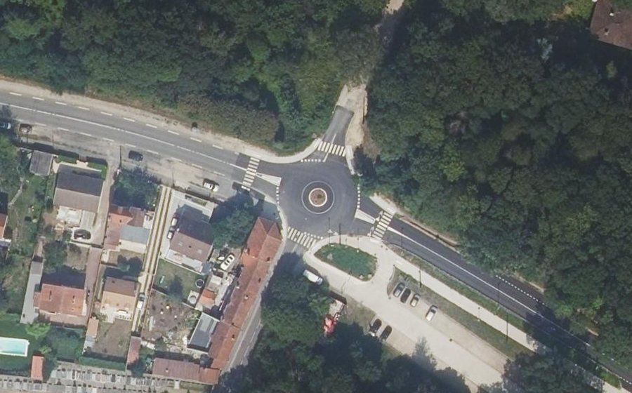 Vue aérienne du Rond-point anonyme n°29289219