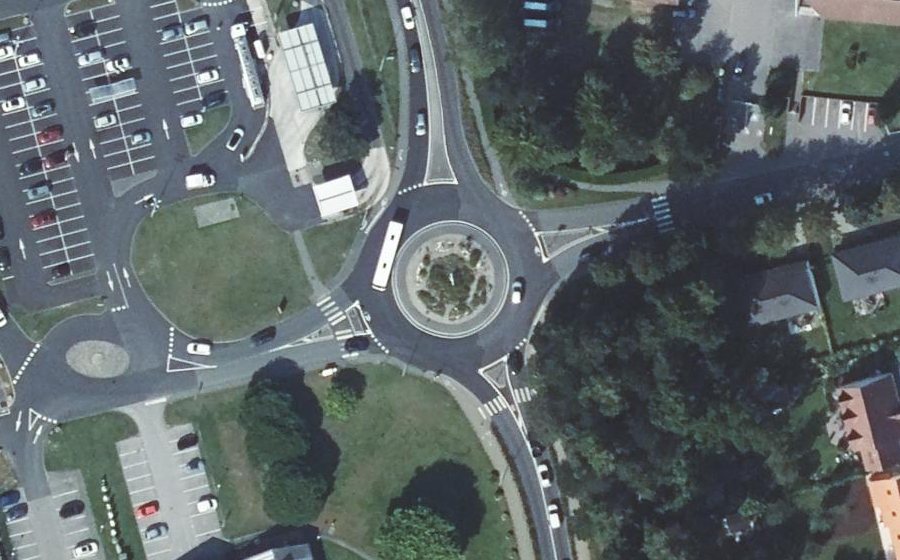 Vue aérienne du Rond-point anonyme n°292906310