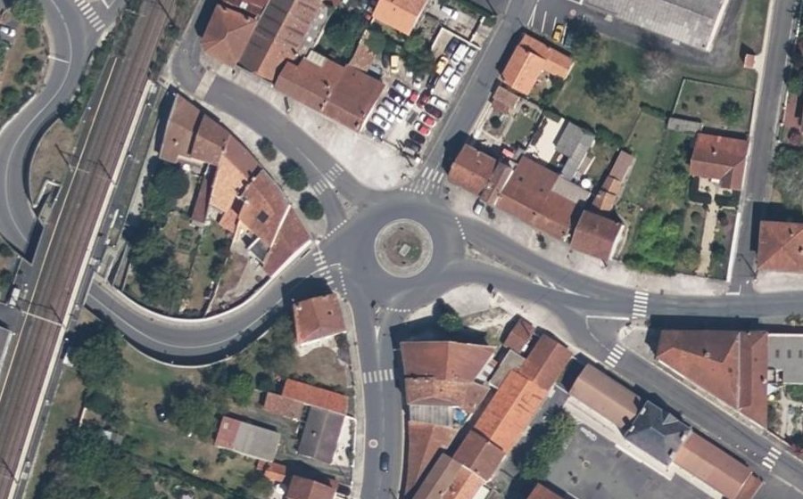 Vue aérienne du Rond-point anonyme n°29290721