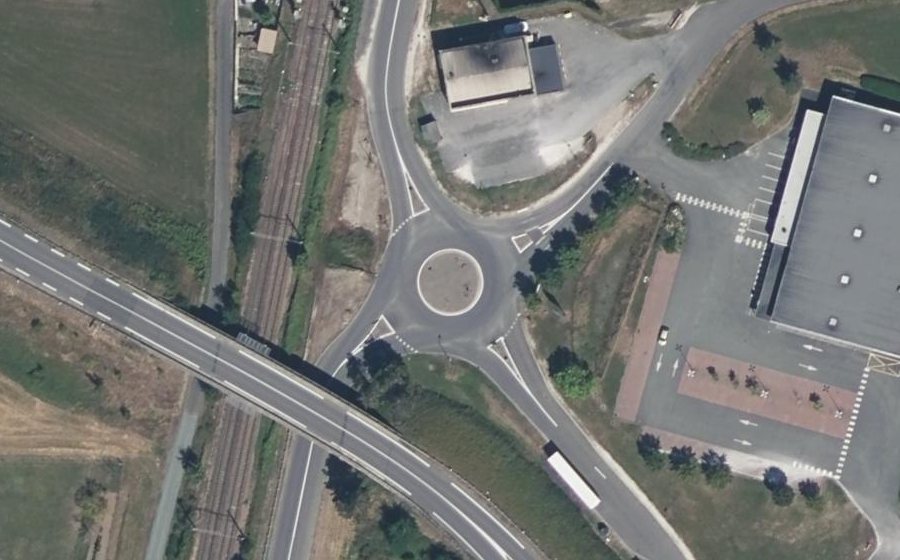 Vue aérienne du Rond-point anonyme n°29290723