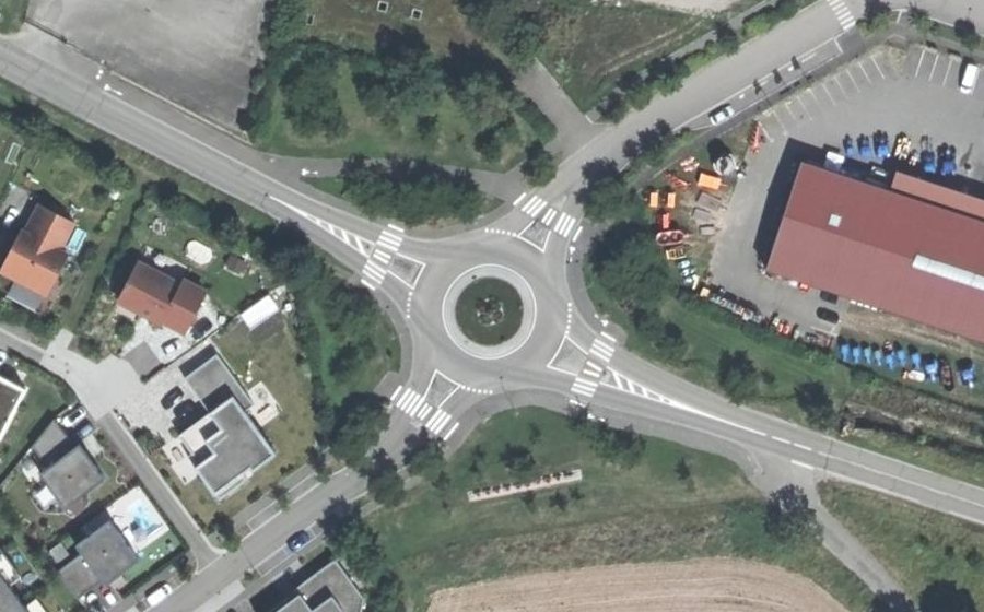 Vue aérienne du Rond-point anonyme n°29315552