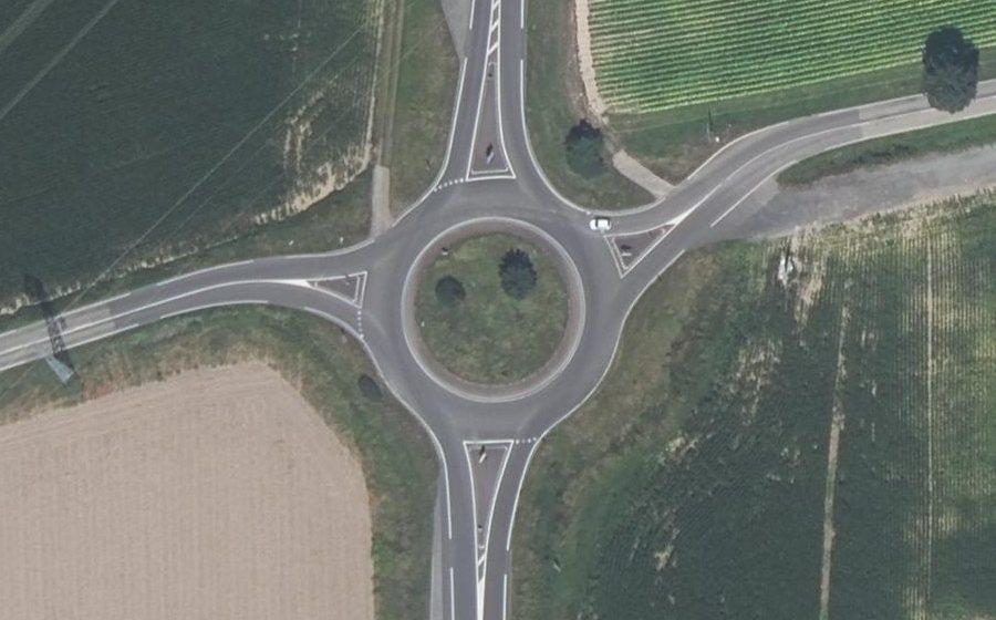 Vue aérienne du Rond-point anonyme n°29315971