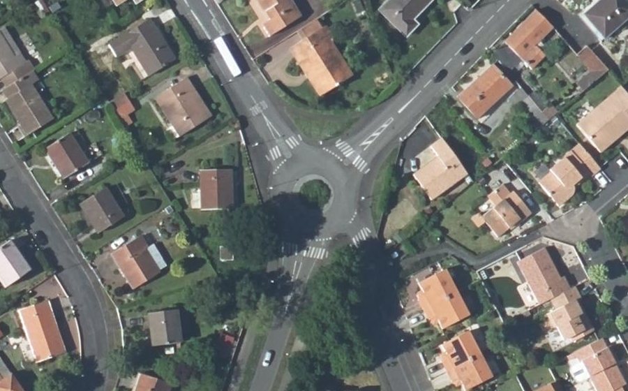 Vue aérienne du Rond-point anonyme n°29316330