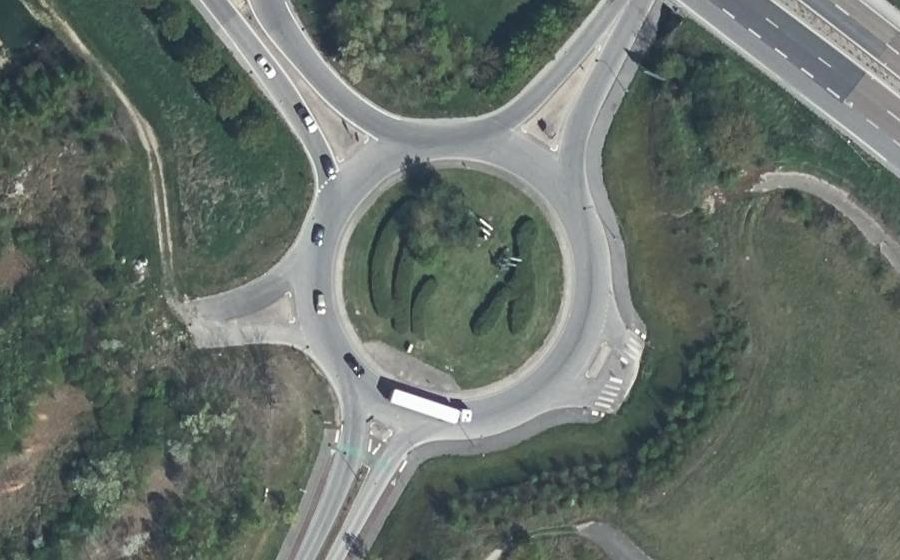 Vue aérienne du Rond-point du 402e RA