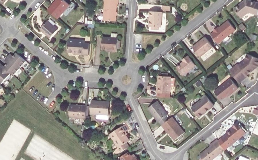Vue aérienne du Rond-point anonyme n°293201333