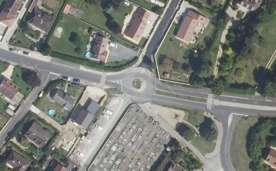 Vue aérienne du Rond-point anonyme n°293229241