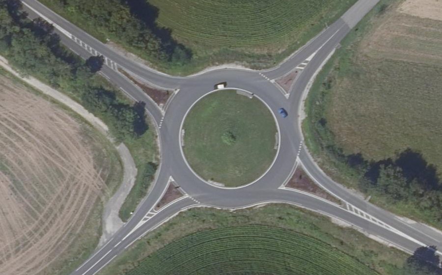 Vue aérienne du Rond-point anonyme n°29324640
