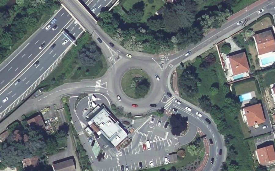 Vue aérienne du Rond-point anonyme n°29326323