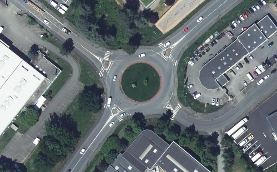 Vue aérienne du Rond-point anonyme n°29326359