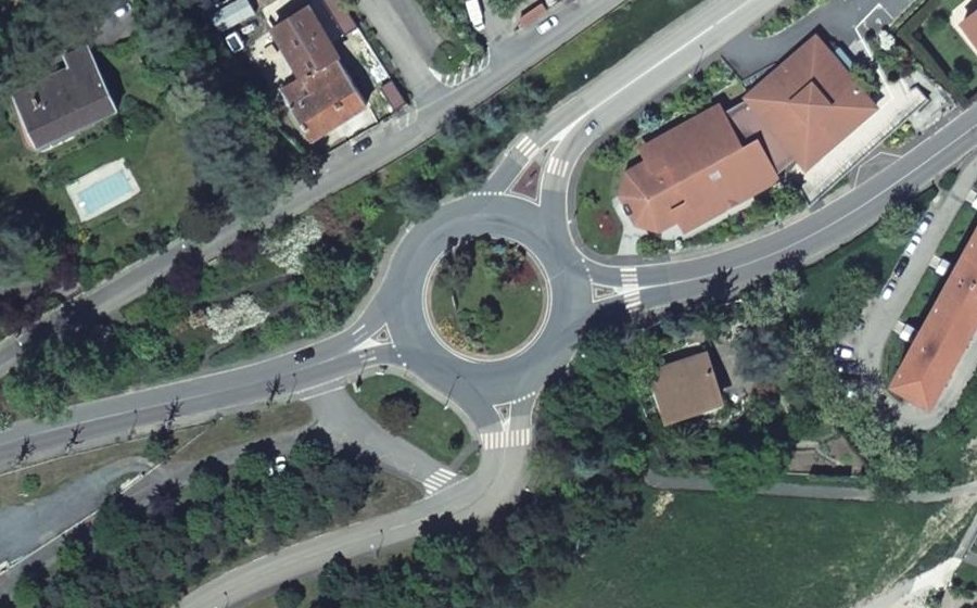 Vue aérienne du Rond-point anonyme n°29326368