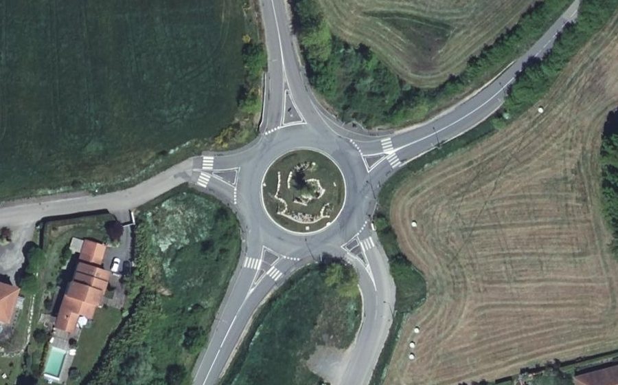 Vue aérienne du Rond-point anonyme n°29327189