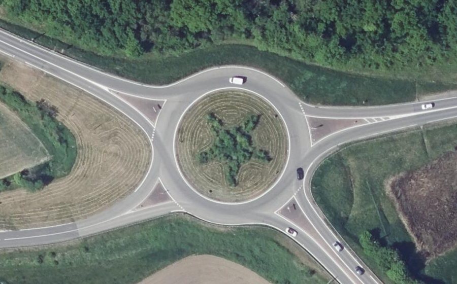 Vue aérienne du Rond-point anonyme n°29328978