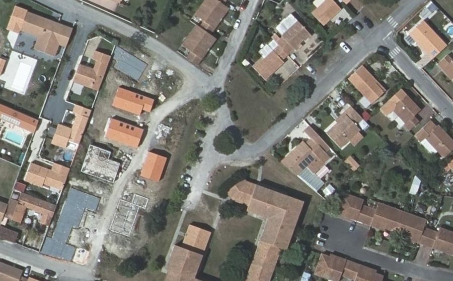 Vue aérienne du Rond-point anonyme n°29329037