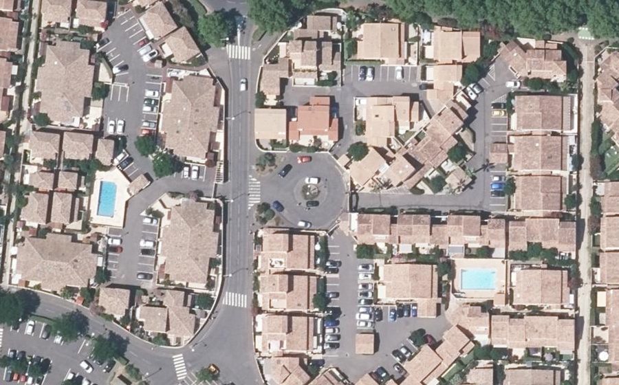 Vue aérienne du Rond-point anonyme n°293290423
