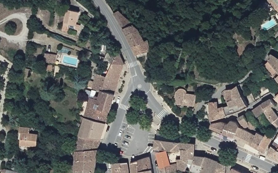 Vue aérienne du Rond-point anonyme n°293297986