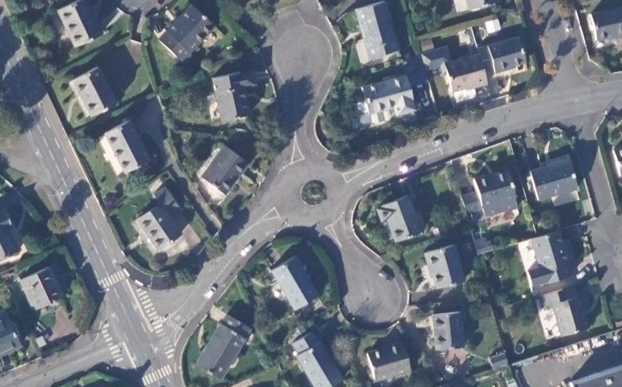 Vue aérienne du Rond-point anonyme n°293307000
