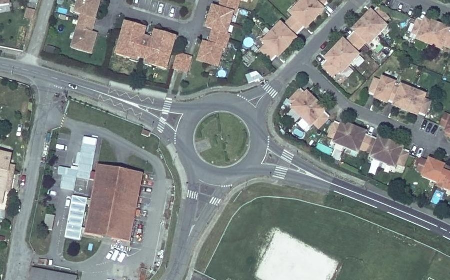 Vue aérienne du Rond-point anonyme n°29339044