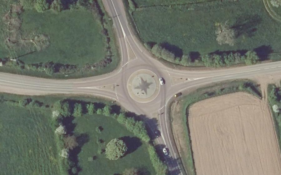 Vue aérienne du Rond-point anonyme n°293414103