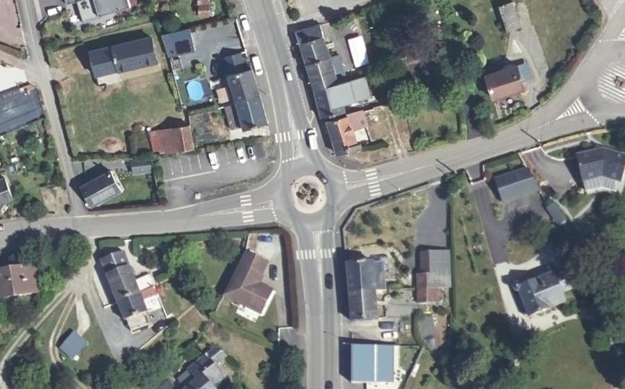 Vue aérienne du Rond-point anonyme n°29345438