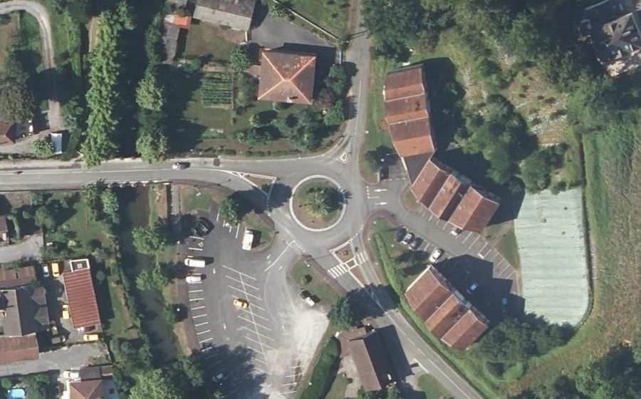 Vue aérienne du Rond-point anonyme n°29346377