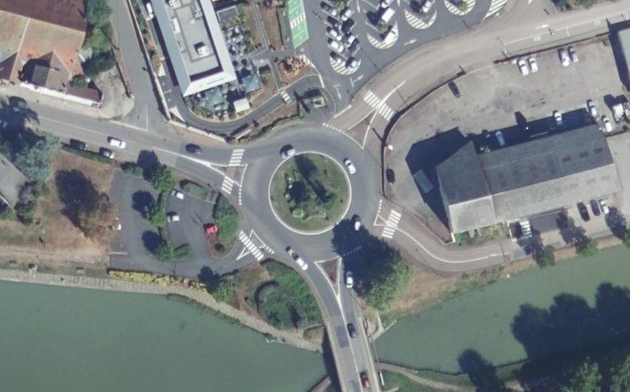 Vue aérienne du Rond-point anonyme n°29346709