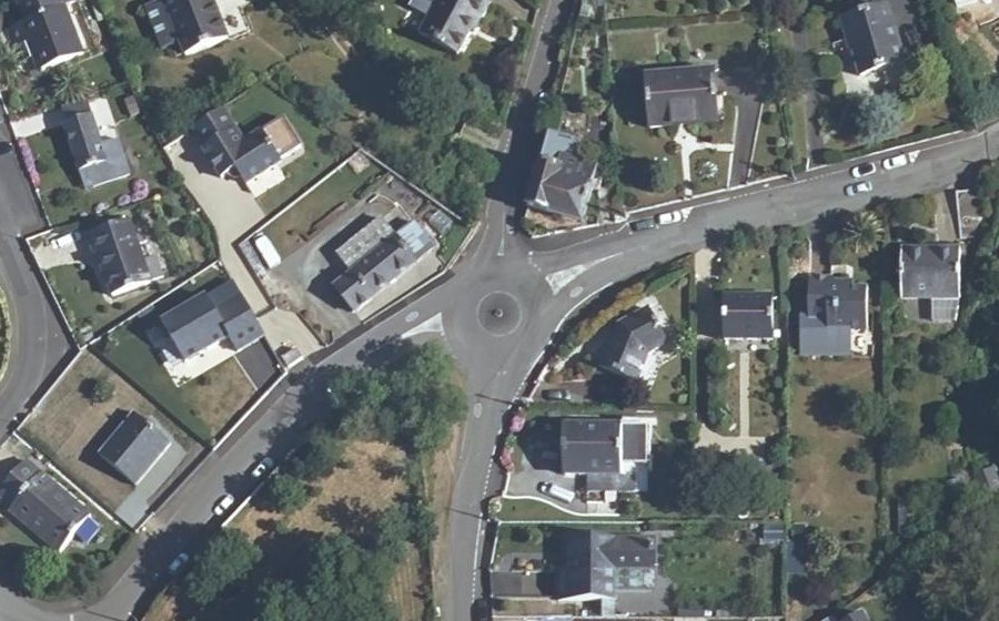 Vue aérienne du Rond-point anonyme n°293478873