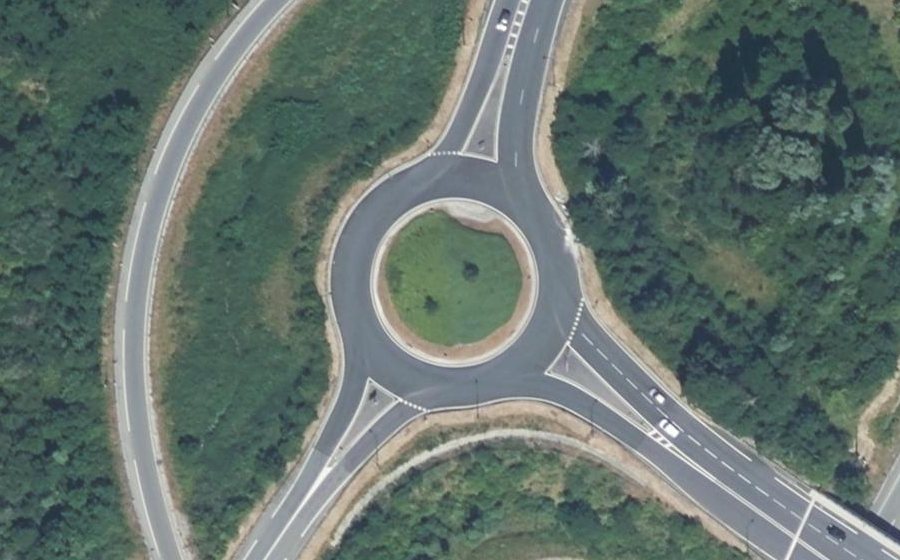 Vue aérienne du Rond-point anonyme n°29350332