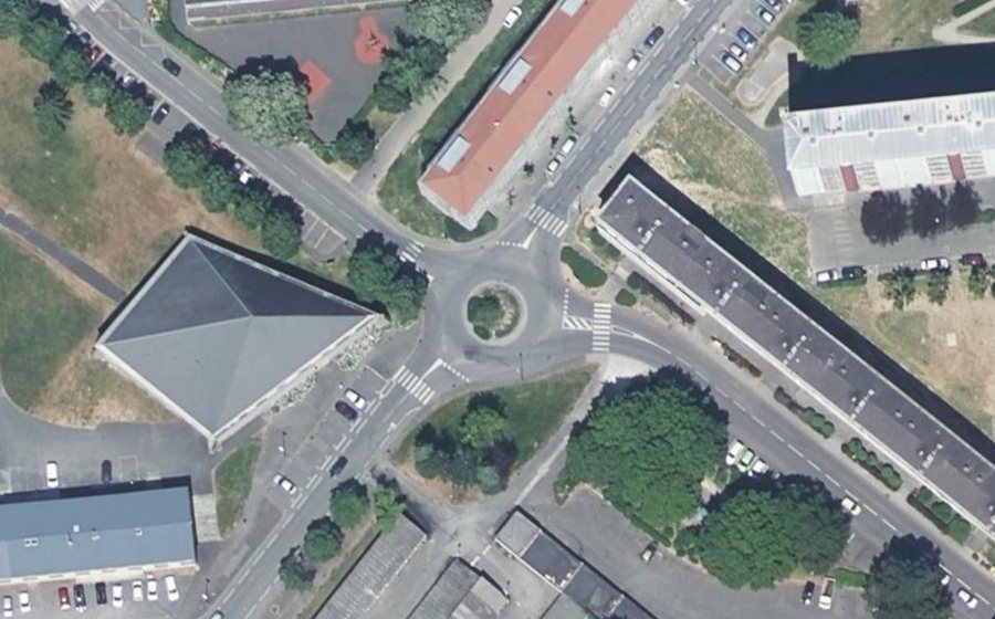 Vue aérienne du Rond-point anonyme n°29350595