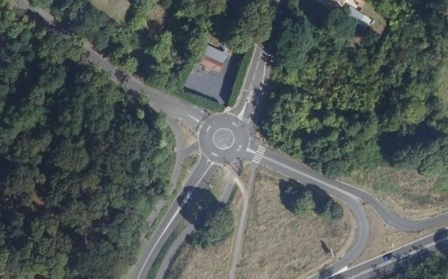Vue aérienne du Rond-point anonyme n°293513396