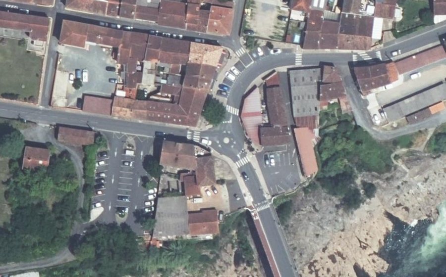 Vue aérienne du Rond-point anonyme n°293563133