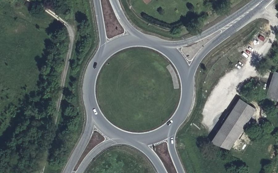 Vue aérienne du Rond-point anonyme n°29358286