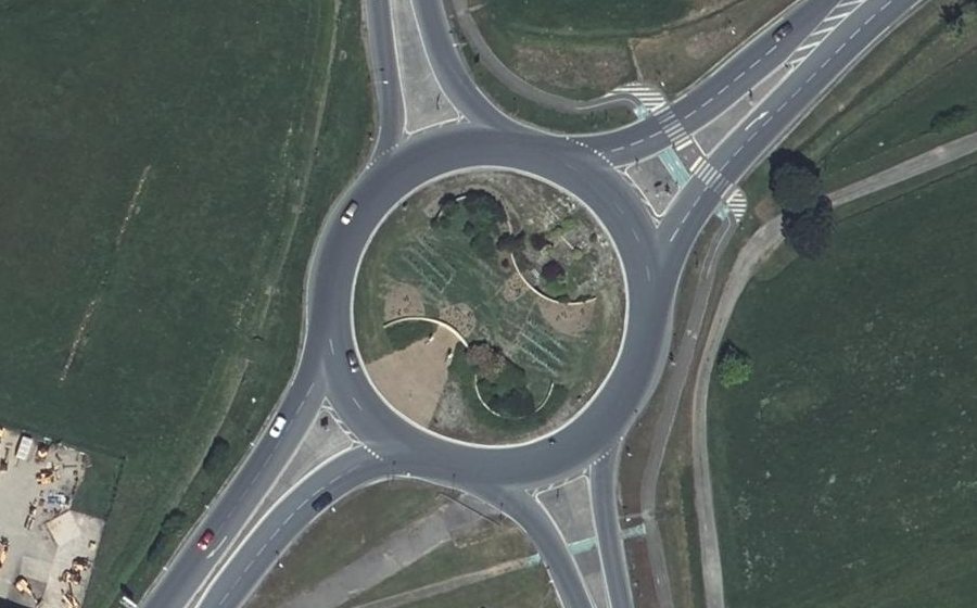 Vue aérienne du Rond-point anonyme n°29358291