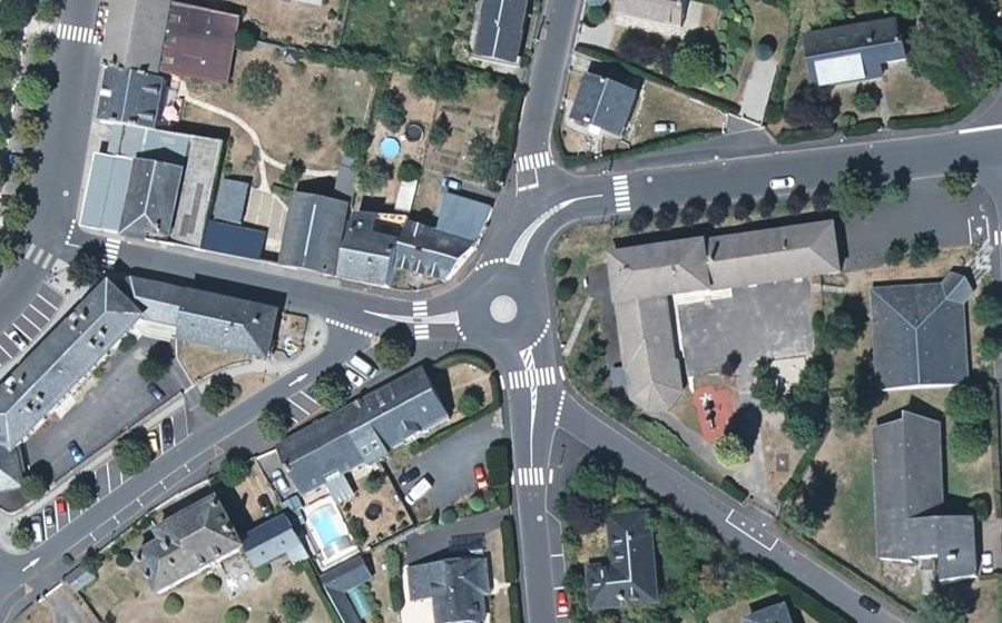 Vue aérienne du Rond-point anonyme n°29361209