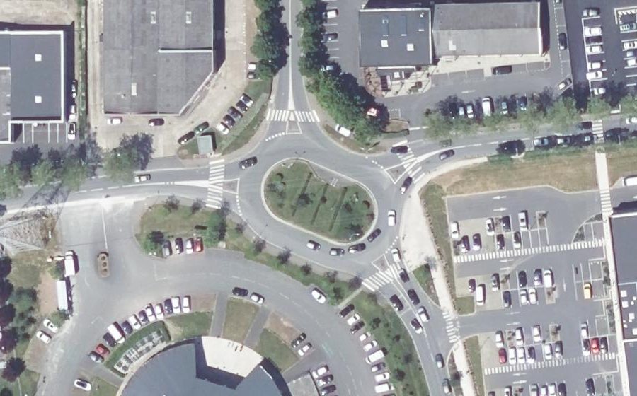 Vue aérienne du Rond-point anonyme n°293646091