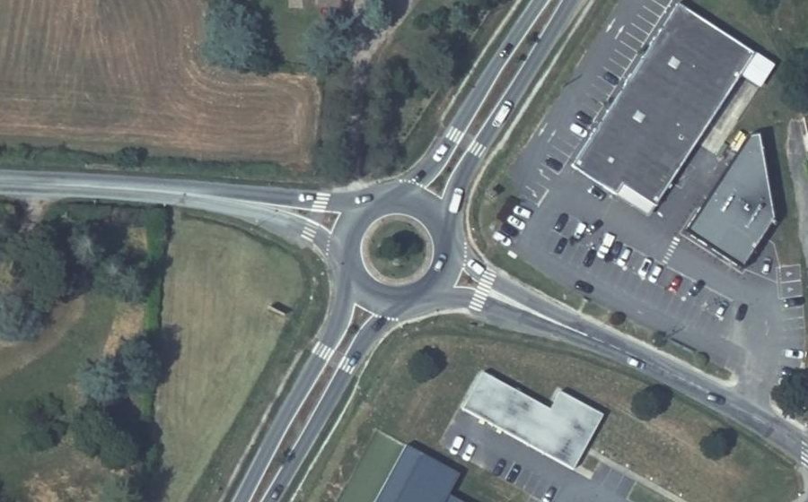 Vue aérienne du Rond-point anonyme n°293660757